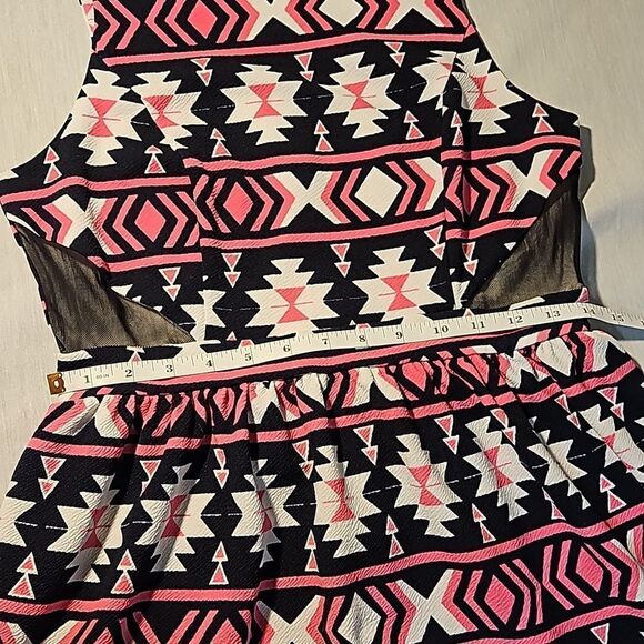 Monteau Dress with Waistline Cutouts Size Large (more like M) EUC - Picture 5 of 7